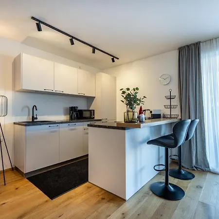 Neumayer's * فلاخاو